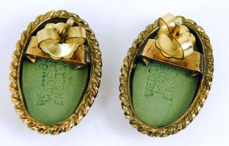 Vintage Wedgwood Green Jasperware Pin/Pendant & Earrings