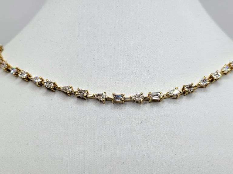 5.5ctw F, VVS1 lab grown diamond with 14k gold Bracelet