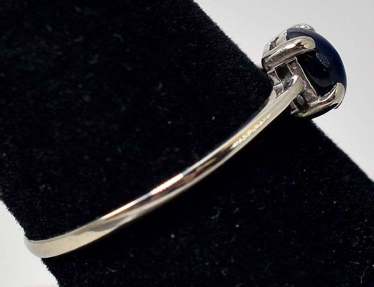 Pretty 10K White Gold Star Sapphire Gemstone Ring
