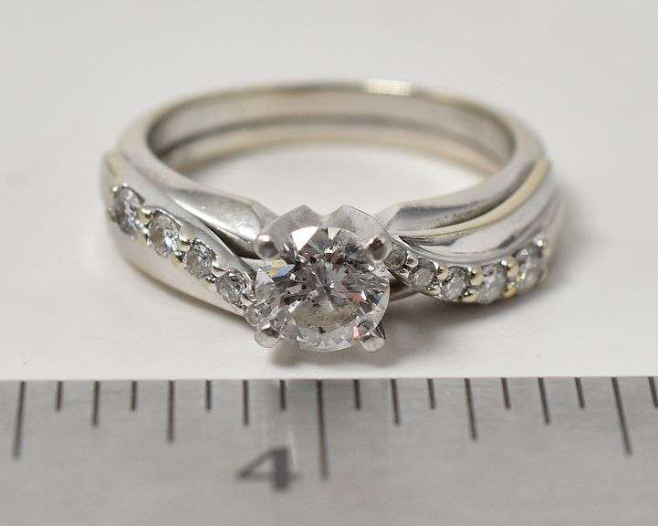 Spectacular 14k White Gold Diamond Ring