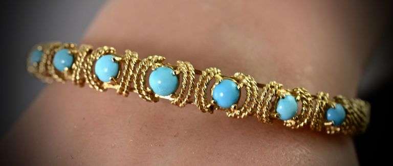 Pretty Vintage 14K Yellow Gold Turquoise Bracelet