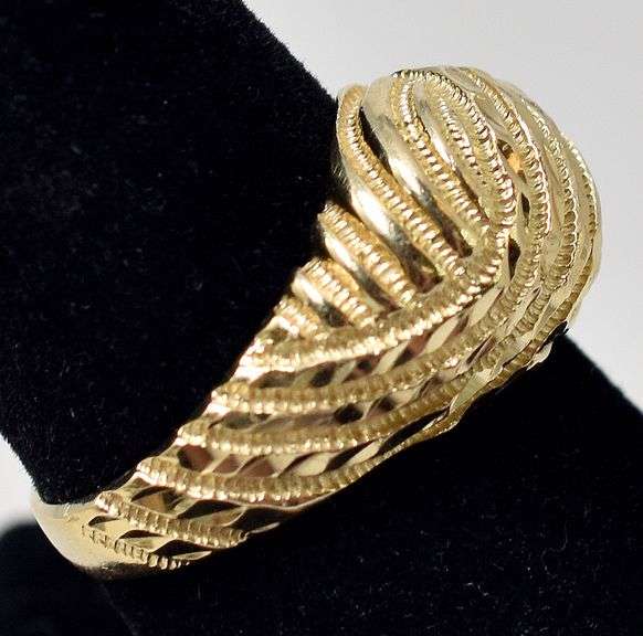 Stylish 14K Yellow Gold Dome Ring