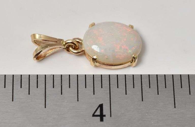 Shining 14K Yellow Gold Opal Gemstone Pendant
