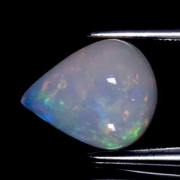 Gorgeous floral patterned 4.46ct snow white Opal