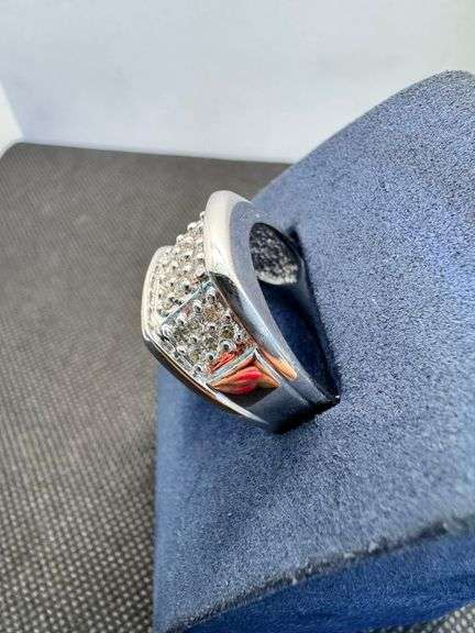 14K White Gold Round Brilliant Cut Diamond Ring