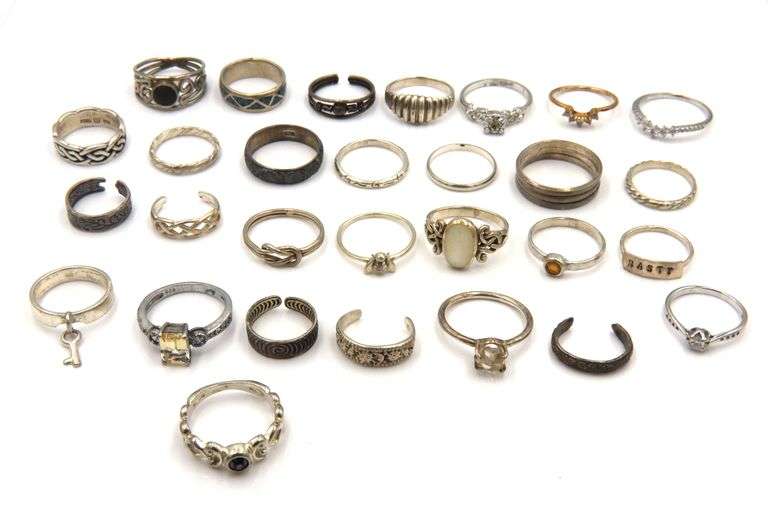Group to of Vintage 925 sterling silver rings