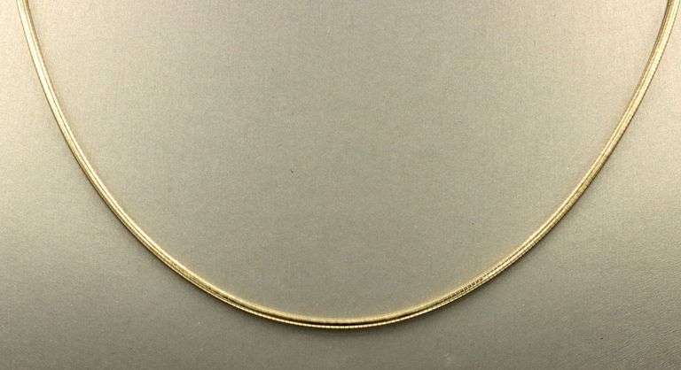 14kt Yellow gold round omega necklace