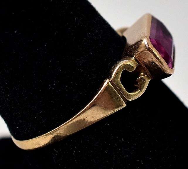 Amazing 10K Yellow Gold Pink Gemstone Ring
