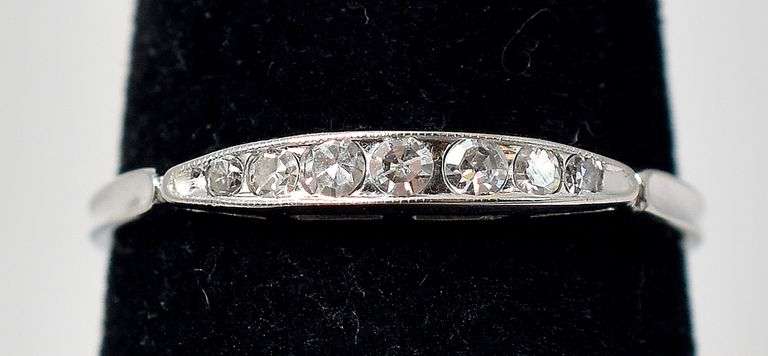 Stunning 18K White Gold Diamond Ring