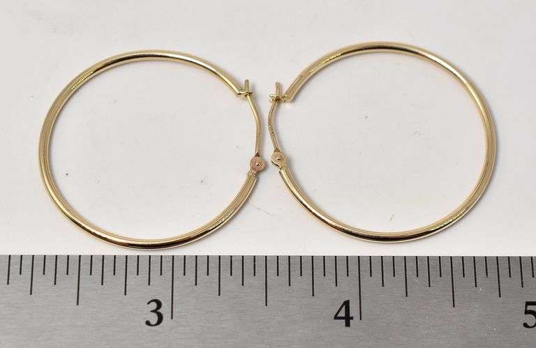 Elegant 14K Yellow Gold Hoop Earrings