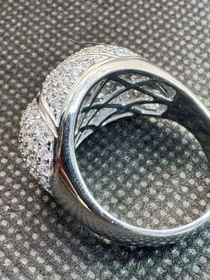 18K White Gold Diamond Cluster Ring