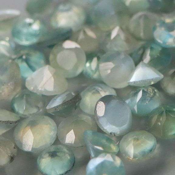 Extremely rare! 1.59ct color change Alexandrite set!
