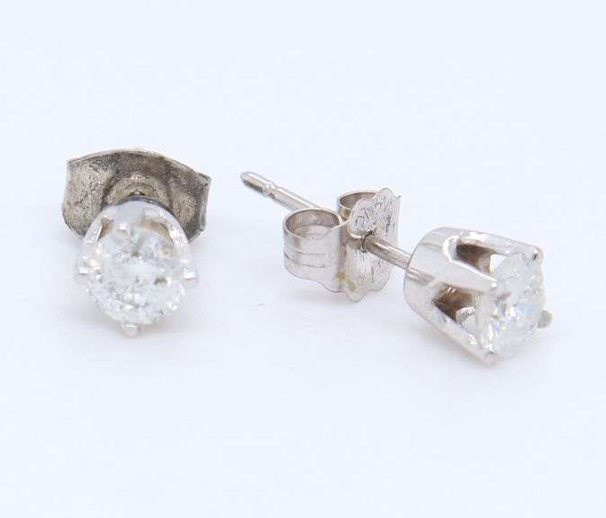 14kt white gold round brilliant cut diamond stud earrings