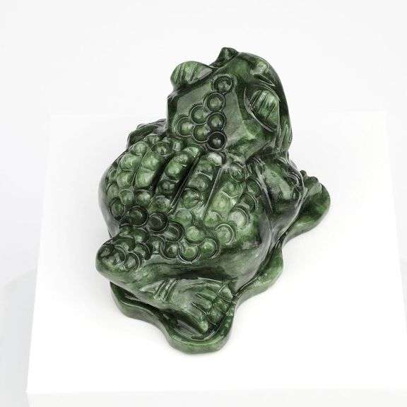 Hand-Carved Jade Money Frog for Wealth and Luck