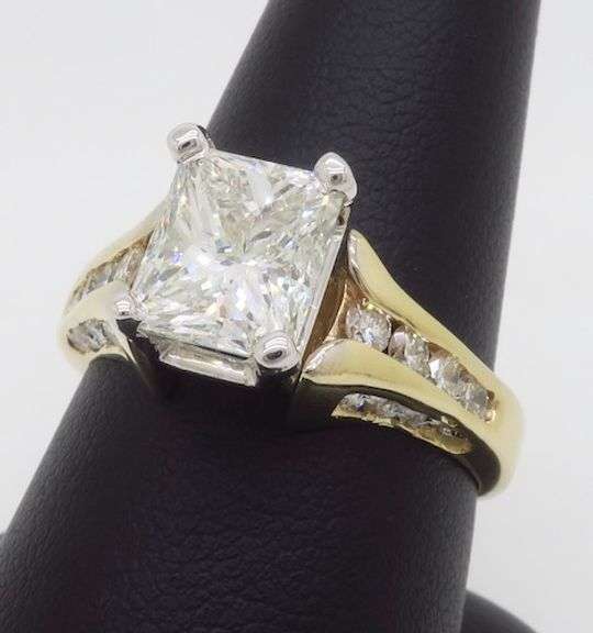 GIA Certified 3.87CTW Earth Mined Diamond Ring
