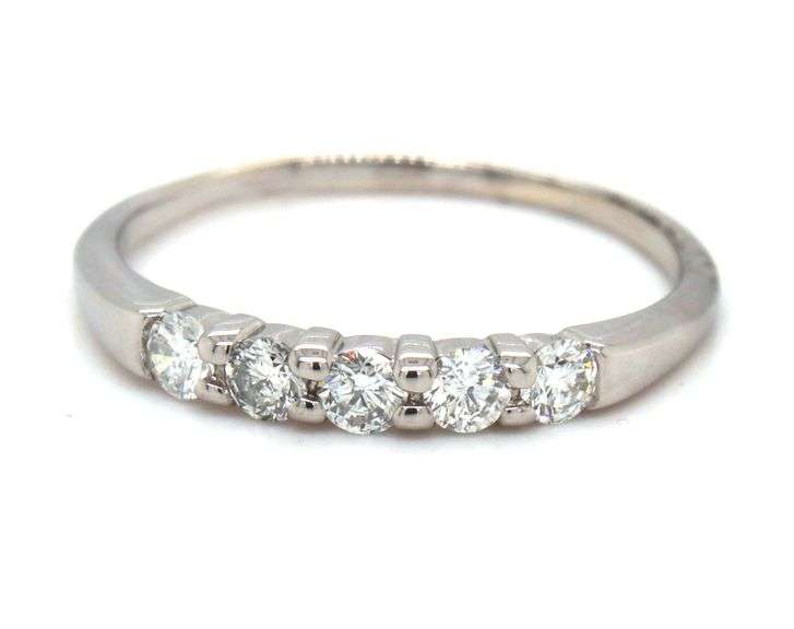 14kt White gold 0.40ctw diamond band