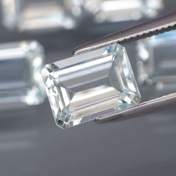 Gorgeous 7.03ct untreated 8x6mm Aquamarine set