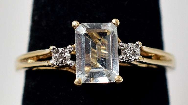 Adorable 10K Yellow Gold Aquamarine Gemstone and Diamond Ring