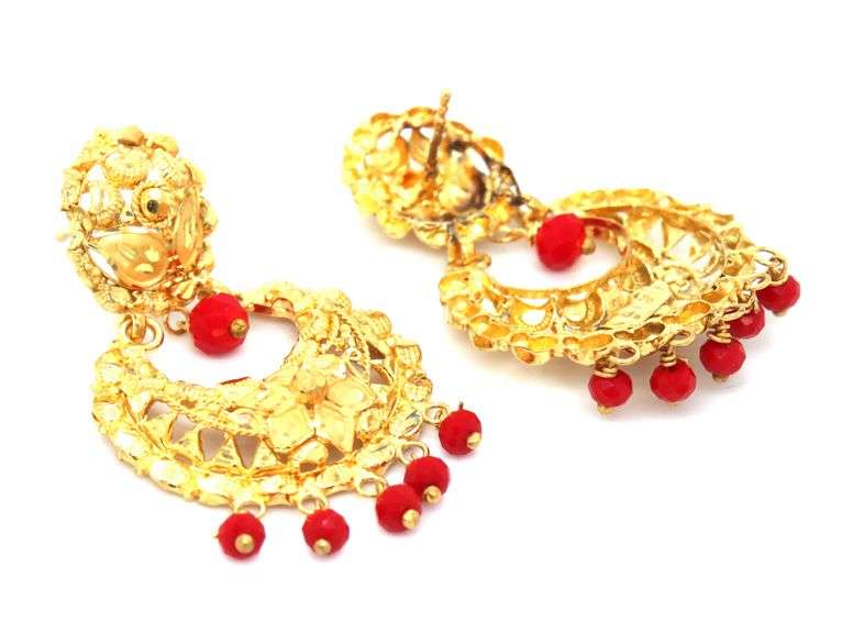 21kt Yellow gold diamond cut dangle earrings