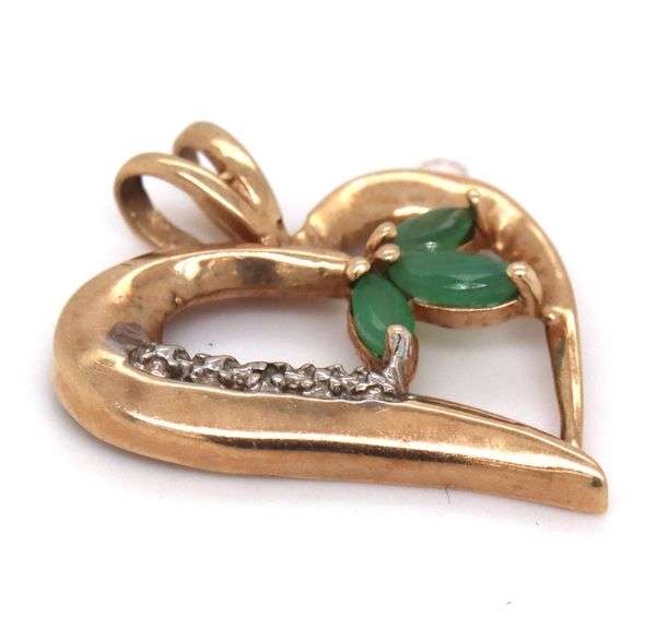 10kt Yellow gold emerald and diamond heart shaped pendant