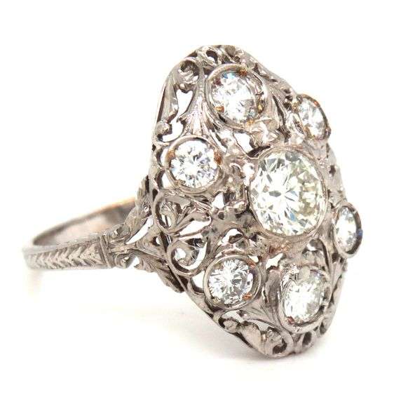 18kt White gold 1.75ctw vintage style diamond ring