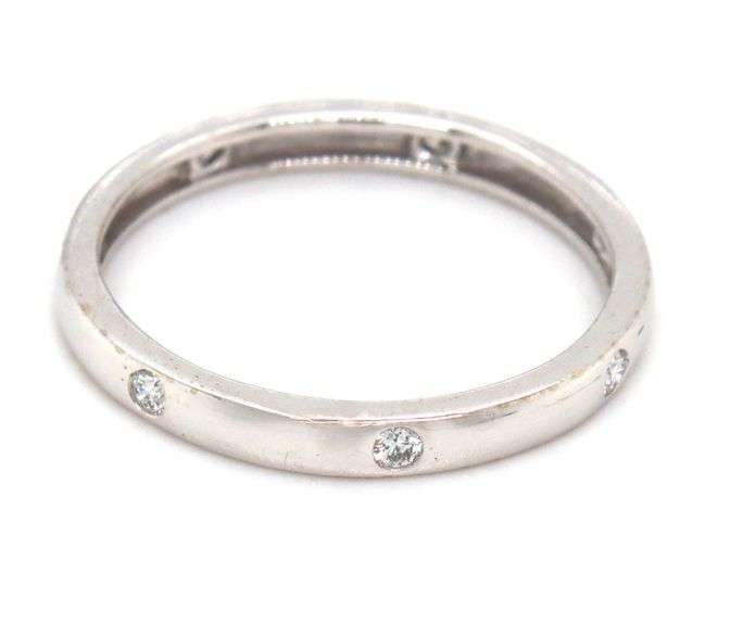 14kt White gold diamond Scattered band