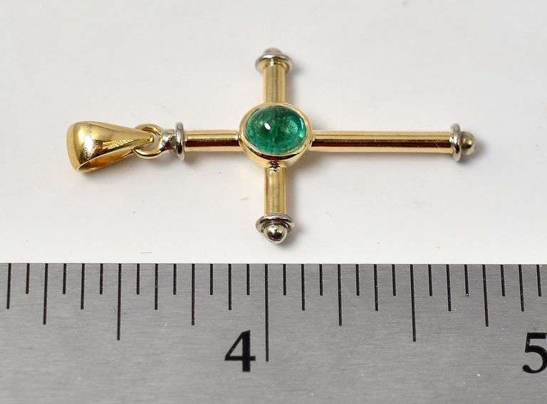Admirable 10k Yellow Gold Emerald Gemstone Cross Pendant
