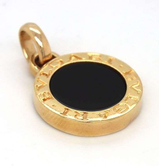 18kt Yellow gold black onyx Bvlgari style circle pendant