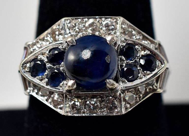 Absolutely Stunning 14K White Gold Blue Sapphire Gemstone and Diamond Ring