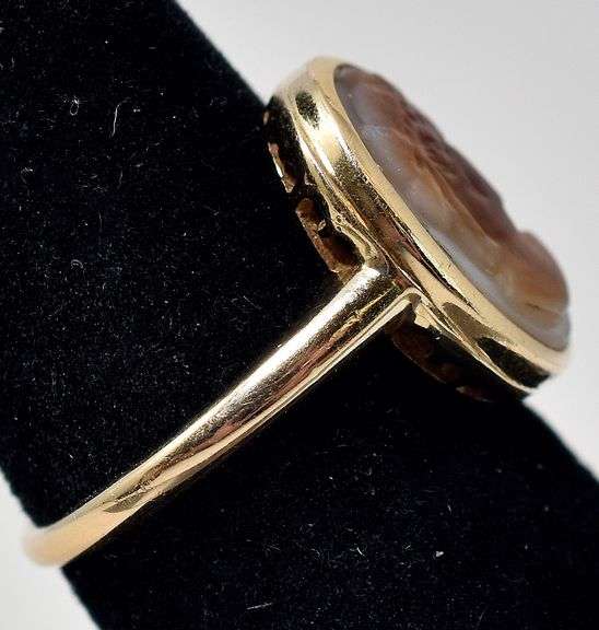 Vintage 14K Yellow Gold Shell Gemstone Cameo  Ring