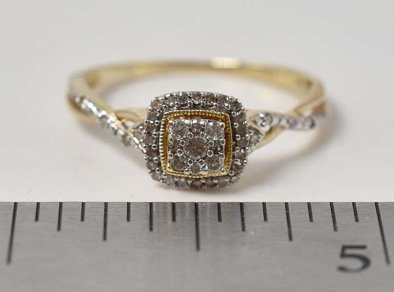 Amazing 10K Yellow Gold Diamond Ring
