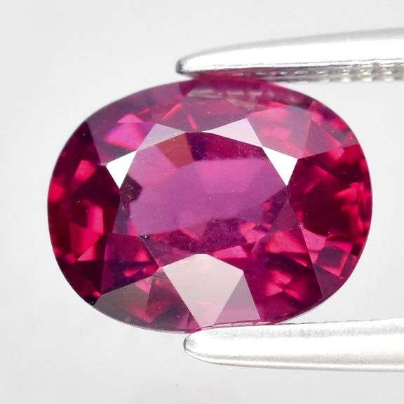 Rare! 1.67ct untreated SI1 grade violet pink Malaya Garnet!