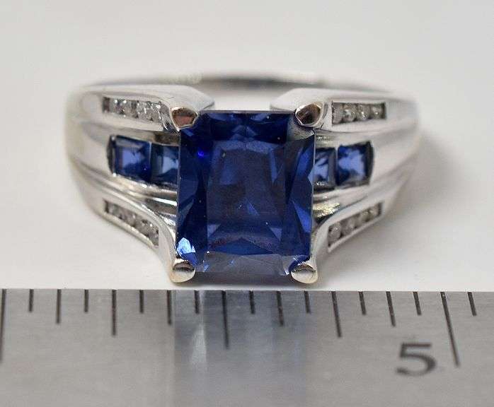 Magnificent 14K White Gold Blue Sapphire Gemstone and Diamond Ring