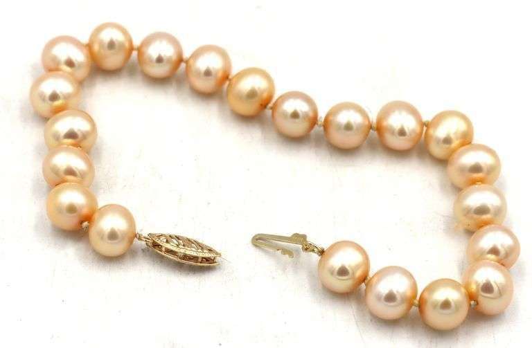8mm Pearl bracelet with 14kt Yellow gold clasp