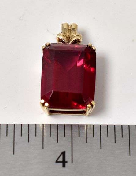 Beautiful 10K Yellow Gold Synthetic Ruby Gemstone Pendant