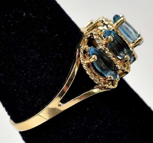 Eye- Catching 10K Yellow Gold Blue Topaz Gemstone Ring