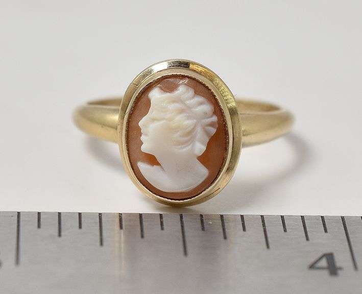 Vintage 10K Yellow Gold Cameo Ring