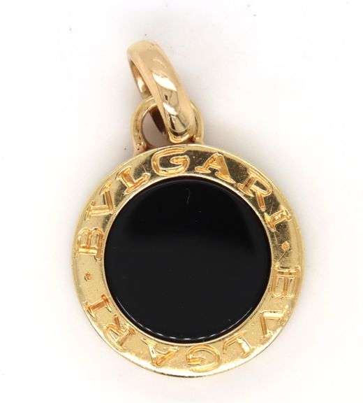 18kt Yellow gold black onyx Bvlgari style circle pendant