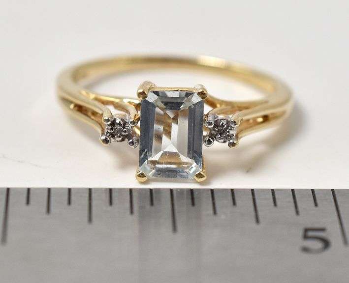 Adorable 10K Yellow Gold Aquamarine Gemstone and Diamond Ring