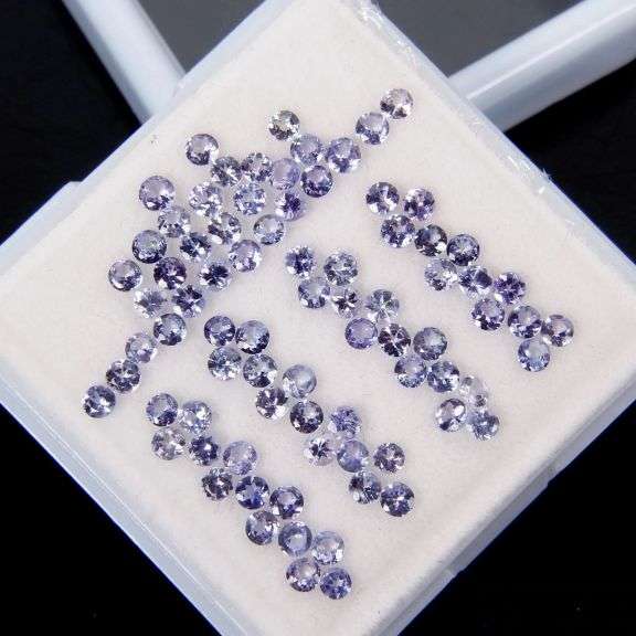 Untreated! Glittering 5.60ct round cut Tanzanite set!