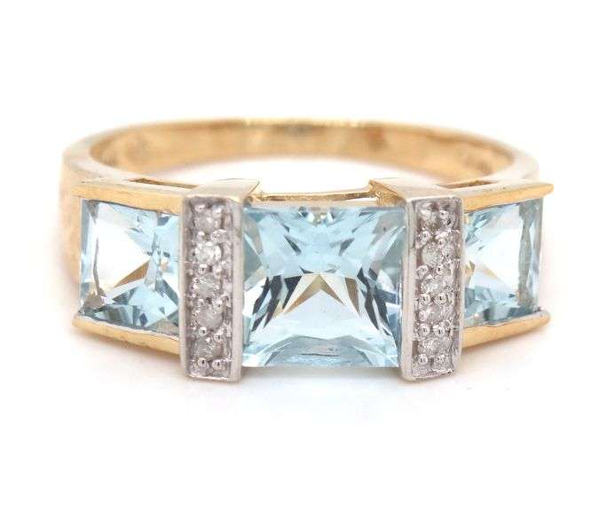 14kt Yellow gold 2.75ctw aquamarine and diamond ring