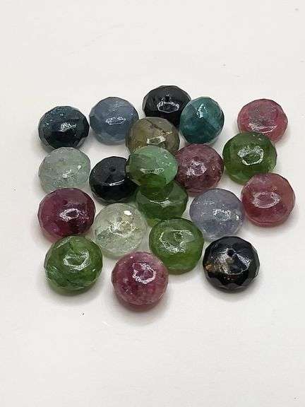 Mesmerizing spinning polychromatic gemstones, total weight of 130 carats