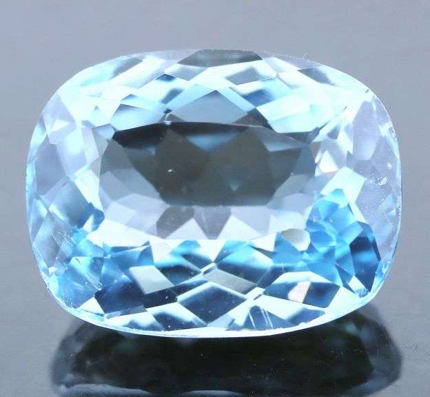 Superbly cut heavy flashing 12.70ct Swiss blue Topaz