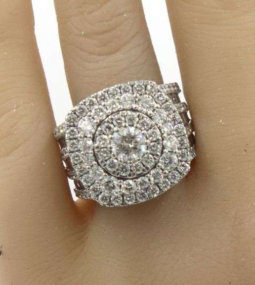 14kt White gold 2.90ctw triple halo diamond cluster ring