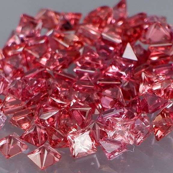 Very rare 4.98ct set of pink Malaya Garnets
