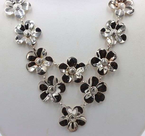 Italian 925 Sterling Silver Floral Design Necklace