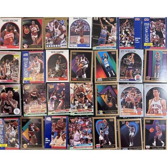 Collection of 600 Basketball Cards