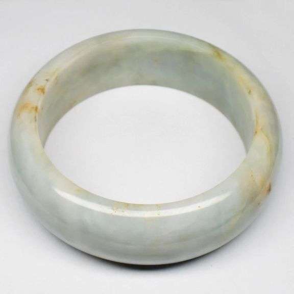 HEAVY! 650.19ct Bermese Jade bangle!