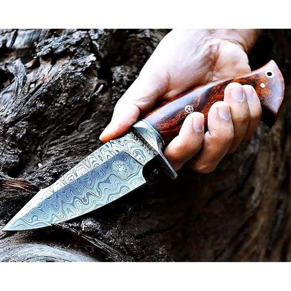 Damascus Steel Hunting Knife Walnut Handle