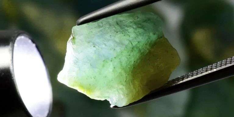 Heavy! 101.15ct uncut, untreated Grandidierite set!